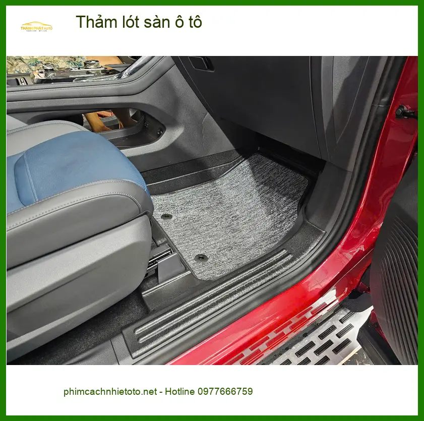 Chị Thanh lắp thảm lót sàn ô tô cao cấp cho Honda CRV tại Quận 2