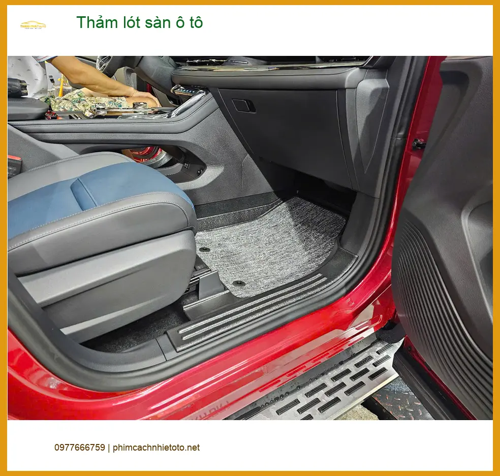 Chị Minh Thư thay thảm lót sàn ô tô cho Hyundai Accent tại Quận 6 để nội thất luôn sạch đẹp