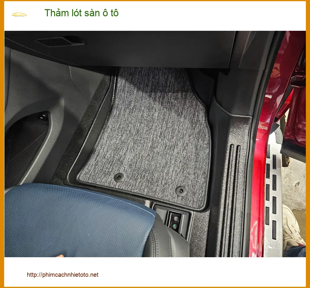 Chị Minh Thư thay thảm lót sàn ô tô cho Hyundai Accent tại Quận 6 để nội thất luôn sạch đẹp ảnh thực tế 2