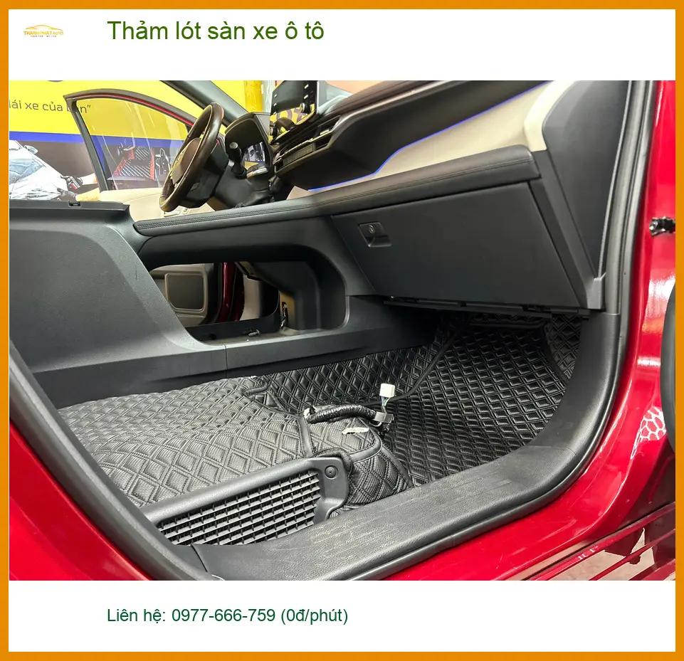 Anh Khải thay thảm lót sàn xe ô tô Toyota Camry tại Quận 2 để giữ nội thất luôn sạch sẽ ảnh thực tế 3