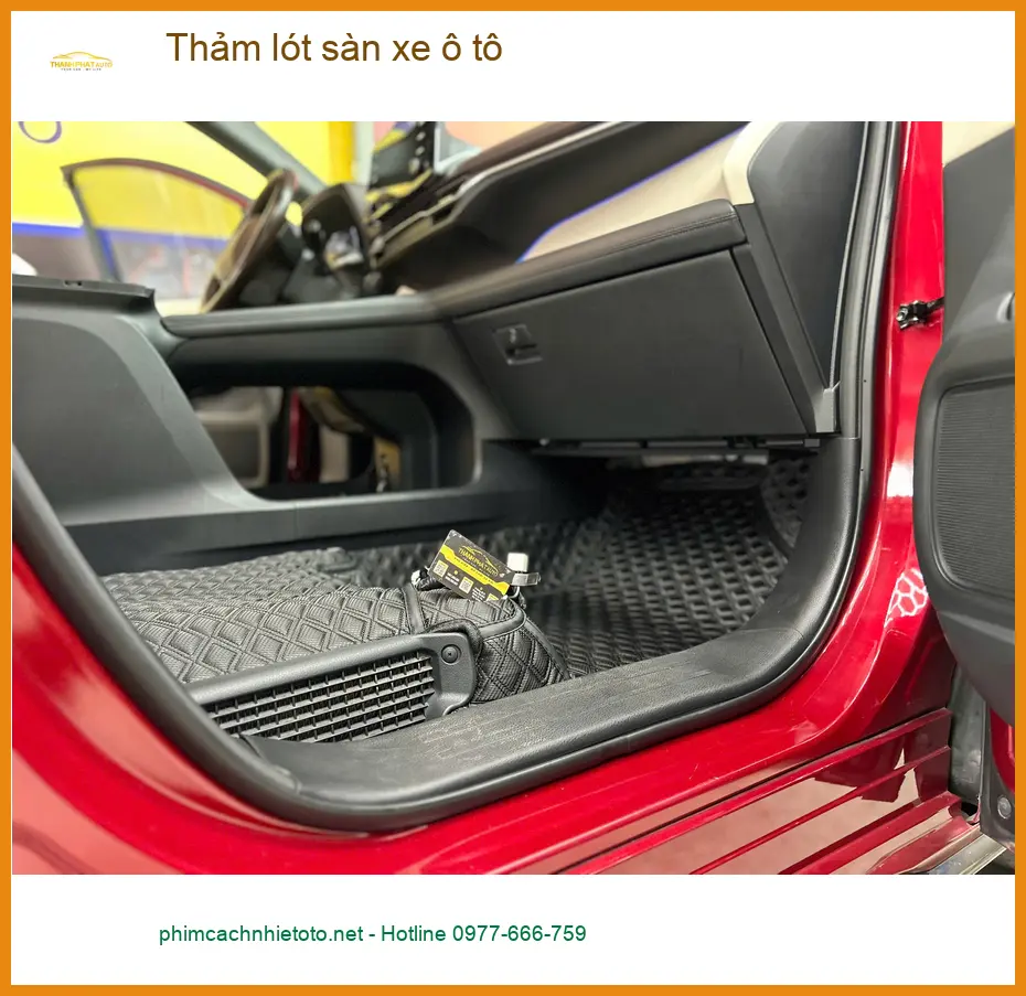 Anh Dũng thay thảm lót sàn xe Hyundai Accent tại Quận 9 để nội thất luôn sạch và sang