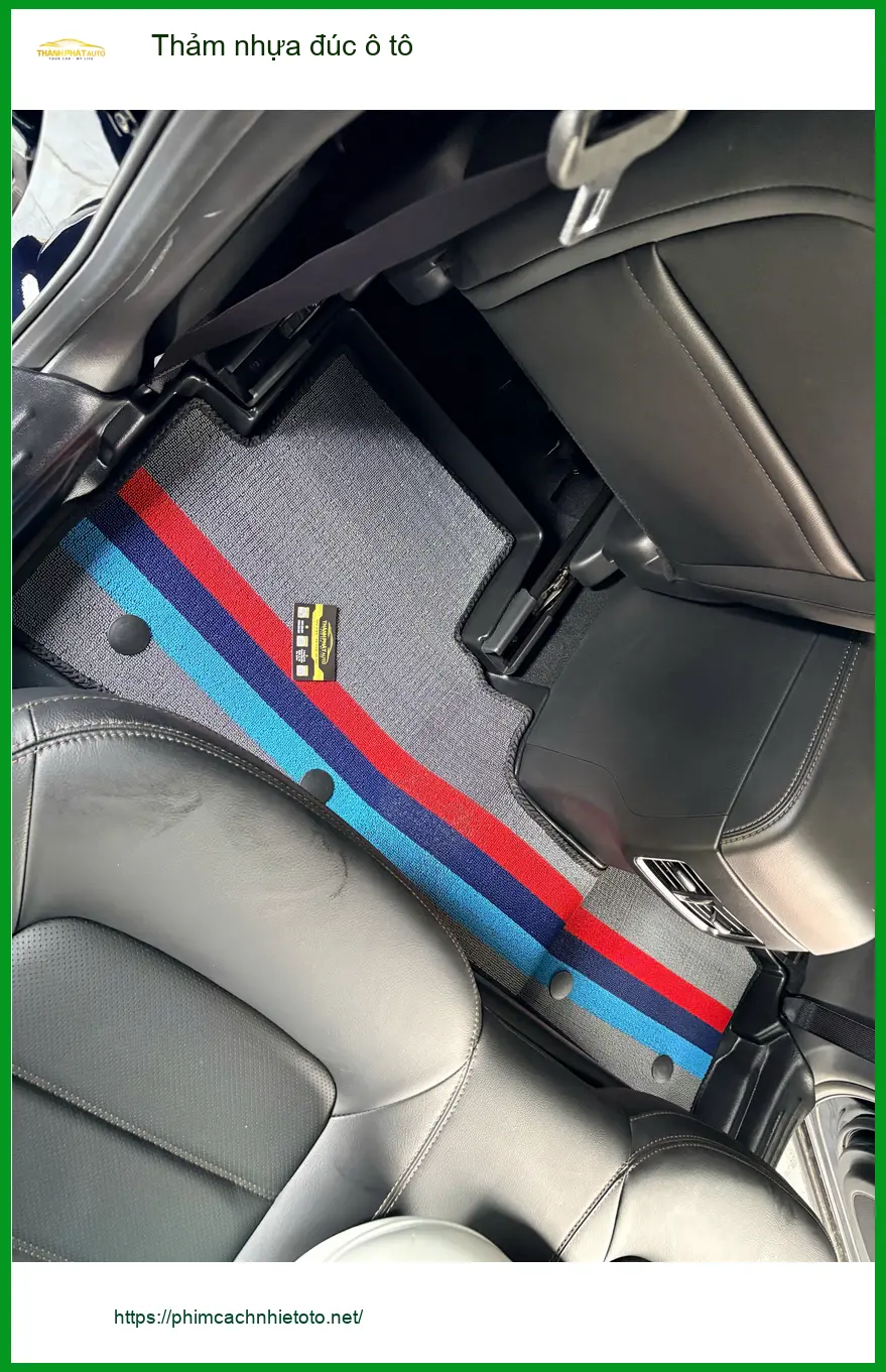 Anh Huy lắp thảm nhựa đúc ô tô Honda CR-V tại Quận Bình Thạnh