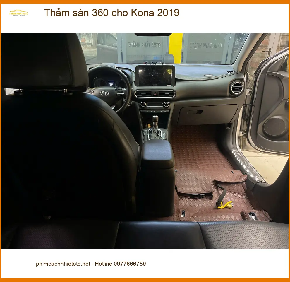 Cô Minh lắp thảm sàn 360 cho Kona 2019 tại Quận 2 để nội thất luôn sạch sẽ