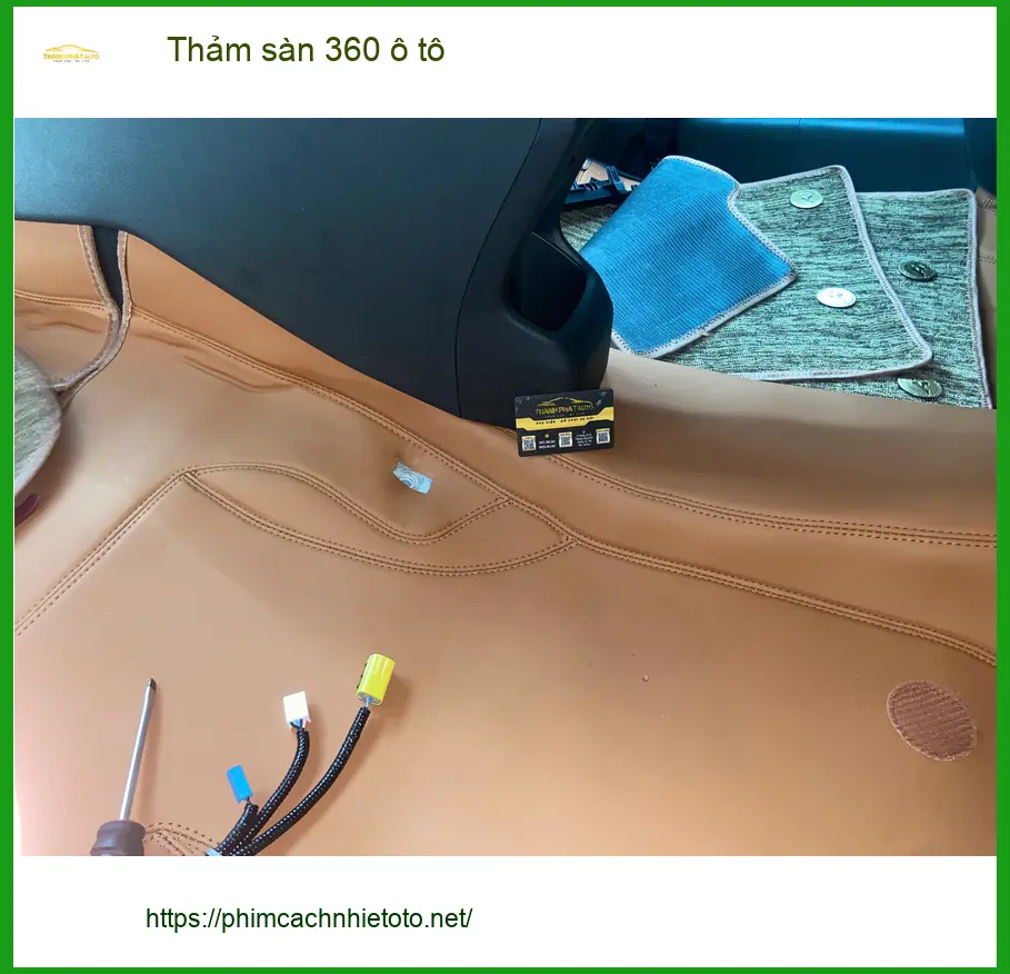 Anh Khải lắp thảm sàn 360 ô tô cho Honda CRV tại Quận 9 để xe luôn sạch đẹp ảnh thực tế 3