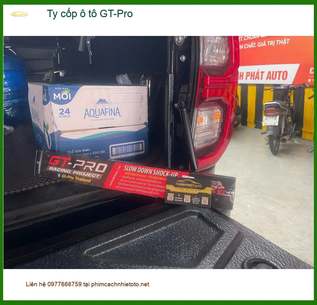 Anh Quang lắp Ty cốp ô tô GT-Pro cho Ford Everest ở Quận 12