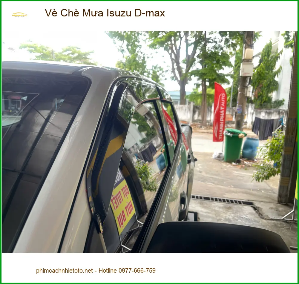 Chị Lan Anh gắn Vè Che Mưa Isuzu D-max tại Quận Bình Tân uy tín, giá tốt
