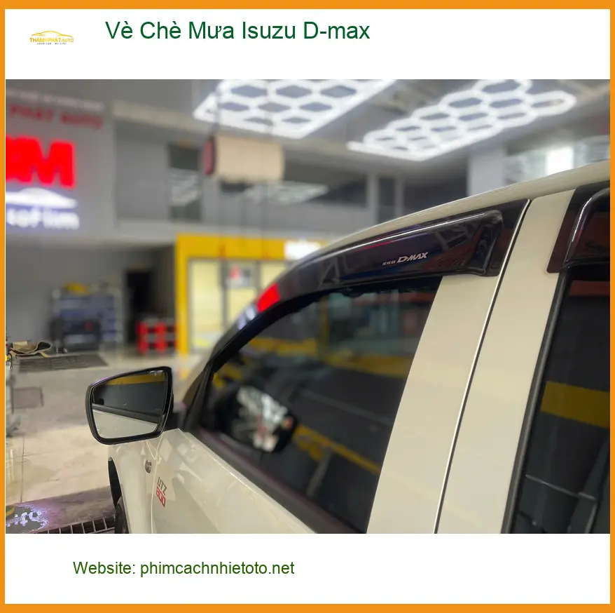 Chị Thảo lắp vè che mưa Isuzu D-max ở Quận 12 để xe luôn khô ráo