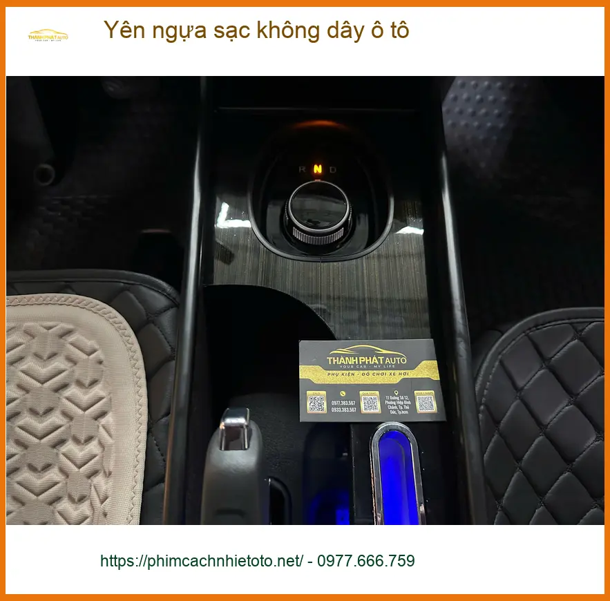 Anh Phước lắp yên ngựa sạc không dây ô tô cho Honda CRV Quận 2 cho gọn gàng