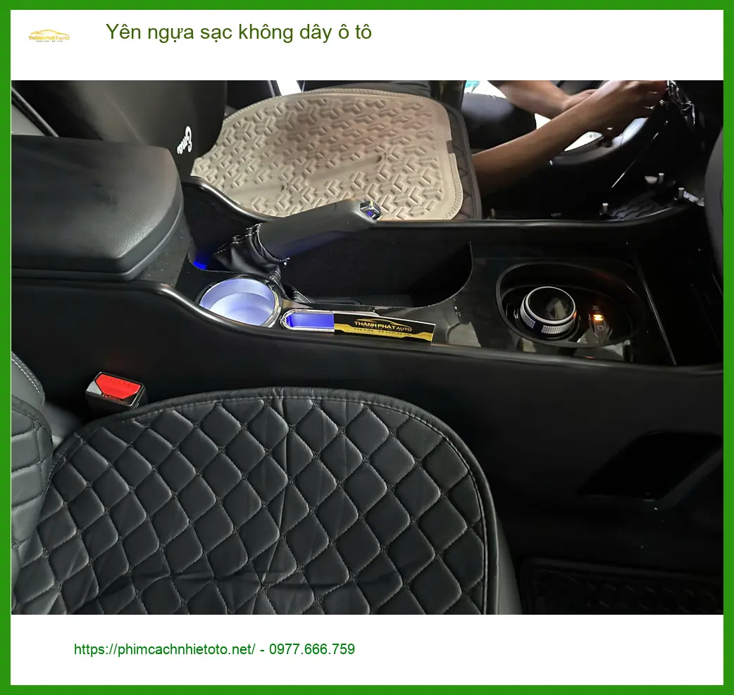 Anh Phước lắp yên ngựa sạc không dây ô tô cho Honda CRV Quận 2 cho gọn gàng ảnh thực tế 2