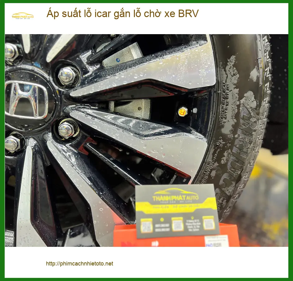 Anh Đức Anh gắn áp suất lốp iCar lỗ chờ xe BRV tại Quận 2 để kiểm soát an toàn lốp ảnh thực tế 2