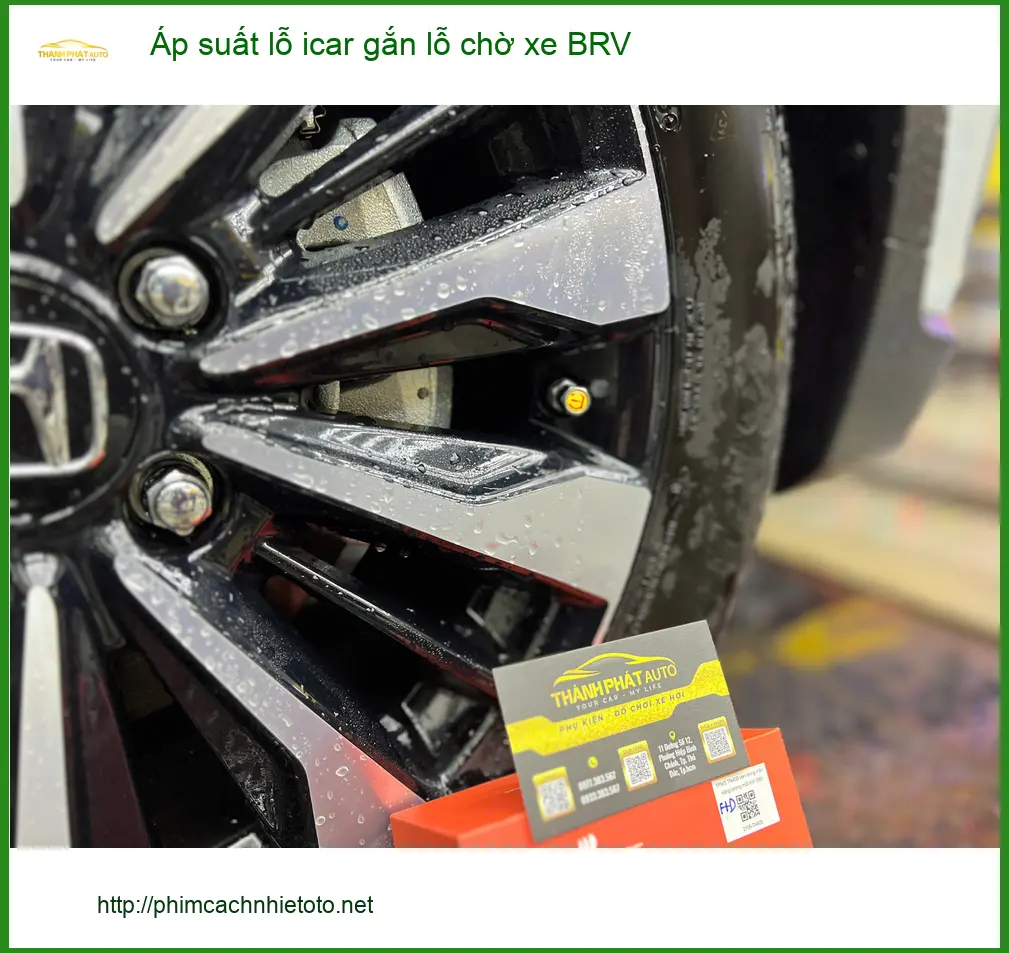 Anh Đức Anh gắn áp suất lốp iCar lỗ chờ xe BRV tại Quận 2 để kiểm soát an toàn lốp ảnh thực tế 3