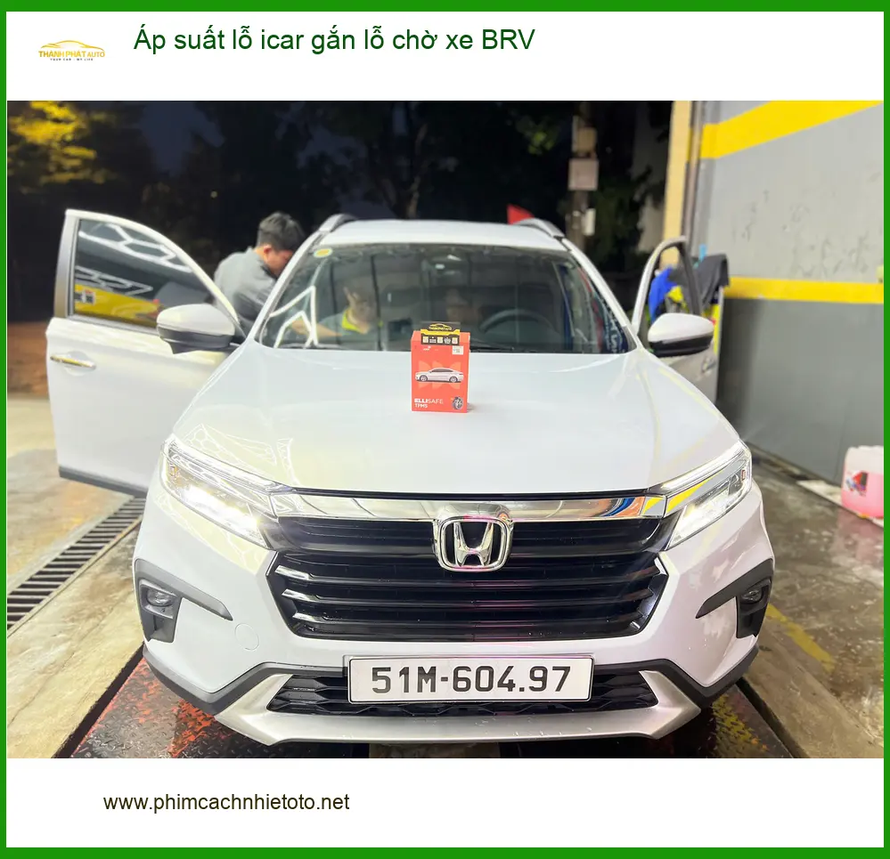 Anh Duy lắp áp suất lốp iCar gắn lỗ chờ xe BRV tại Quận 12 an tâm di chuyển xa ảnh thực tế 4