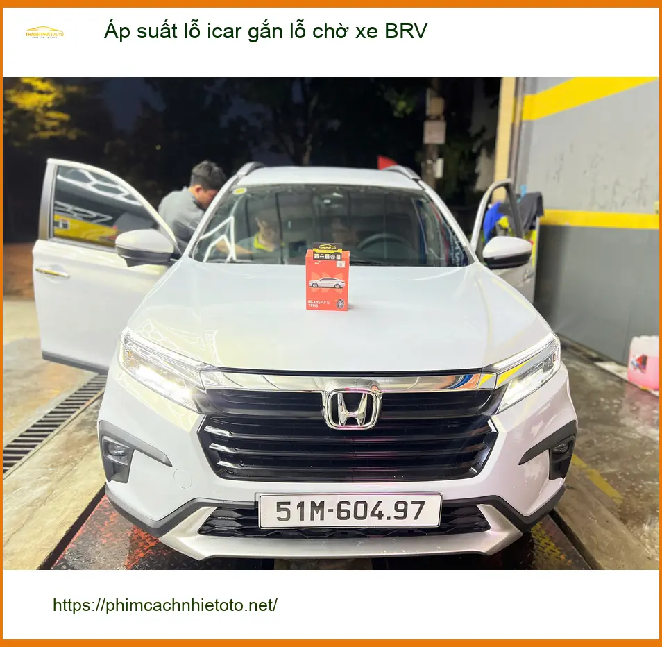 Chị Mai lắp cảm biến áp suất lốp Icar gắn lỗ chờ xe BRV tại Quận 1 ảnh thực tế 2