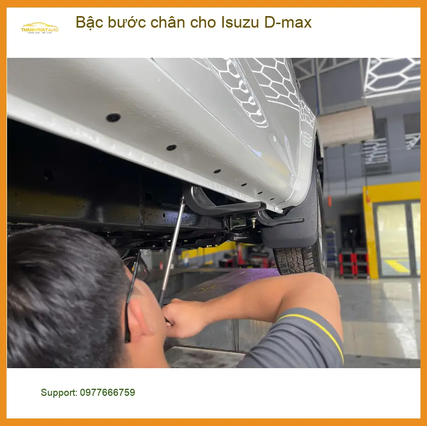 Anh Lâm lắp bậc bước chân cho Isuzu D-max tại Hóc Môn giúp gia đình dễ lên xuống. ảnh thực tế 2