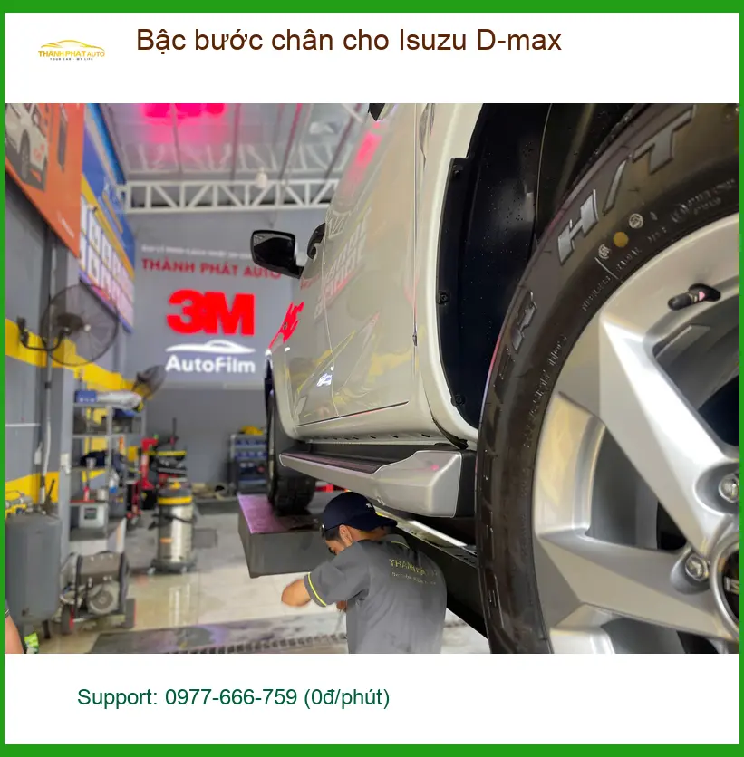Anh Lâm lắp bậc bước chân cho Isuzu D-max tại Hóc Môn giúp gia đình dễ lên xuống. ảnh thực tế 3