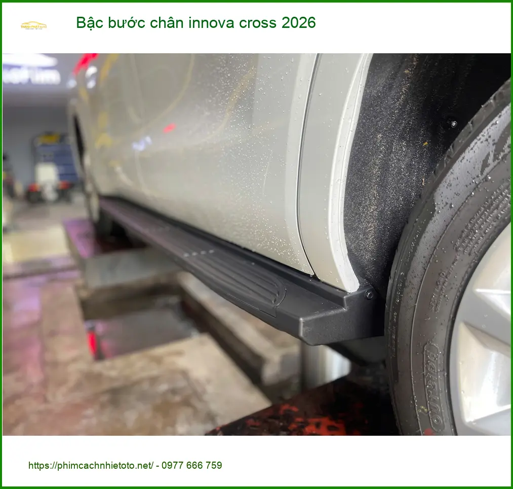Anh Tuấn Kiệt lắp bậc bước chân Innova Cross 2026 tại Củ Chi đón con đi học tiện lợi hơn ảnh thực tế 2
