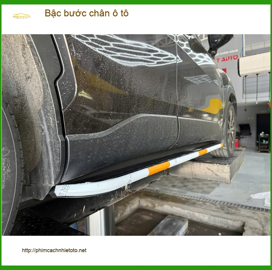 Anh Duy lắp bậc bước chân ô tô Hyundai Santa Fe tại Quận 7 cho tiện đi lại ảnh thực tế 5