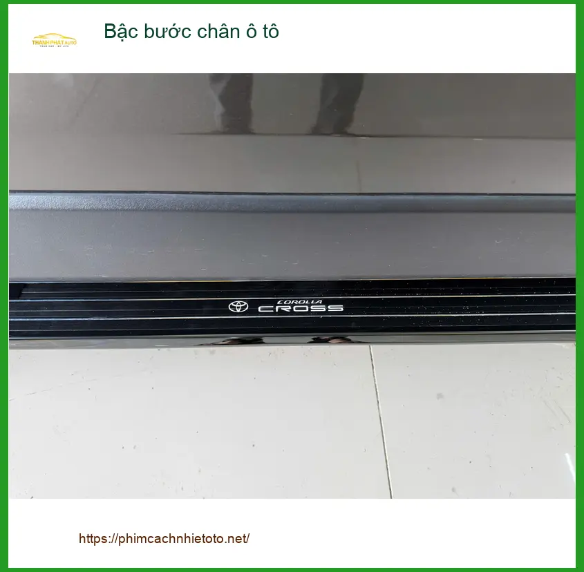 Anh Trường lắp bậc bước chân ô tô Hyundai Santa Fe tại Quận 9 để tiện lên xuống xe ảnh thực tế 2