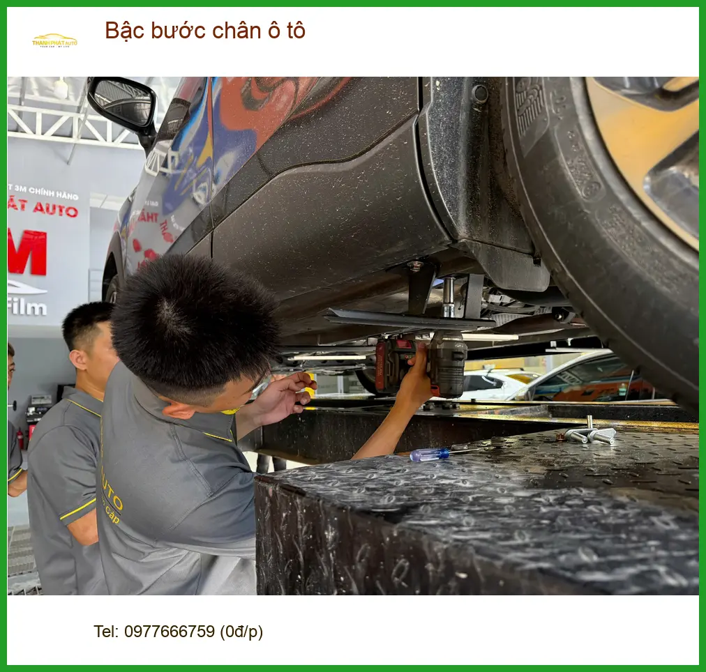 Anh Trường lắp bậc bước chân ô tô Hyundai Santa Fe tại Quận 9 để tiện lên xuống xe ảnh thực tế 5
