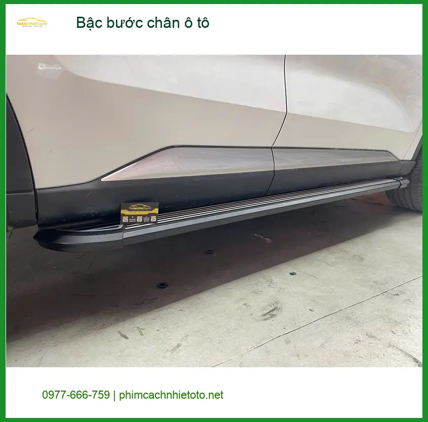 Chú Quang lắp bậc bước chân ô tô Honda CRV tại Quận 7 tiện lợi