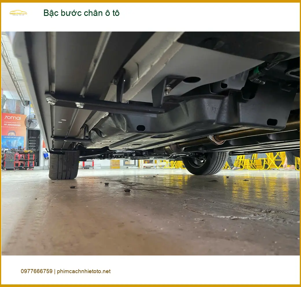 Chú Quang lắp bậc bước chân ô tô Honda CRV tại Quận 7 tiện lợi ảnh thực tế 2