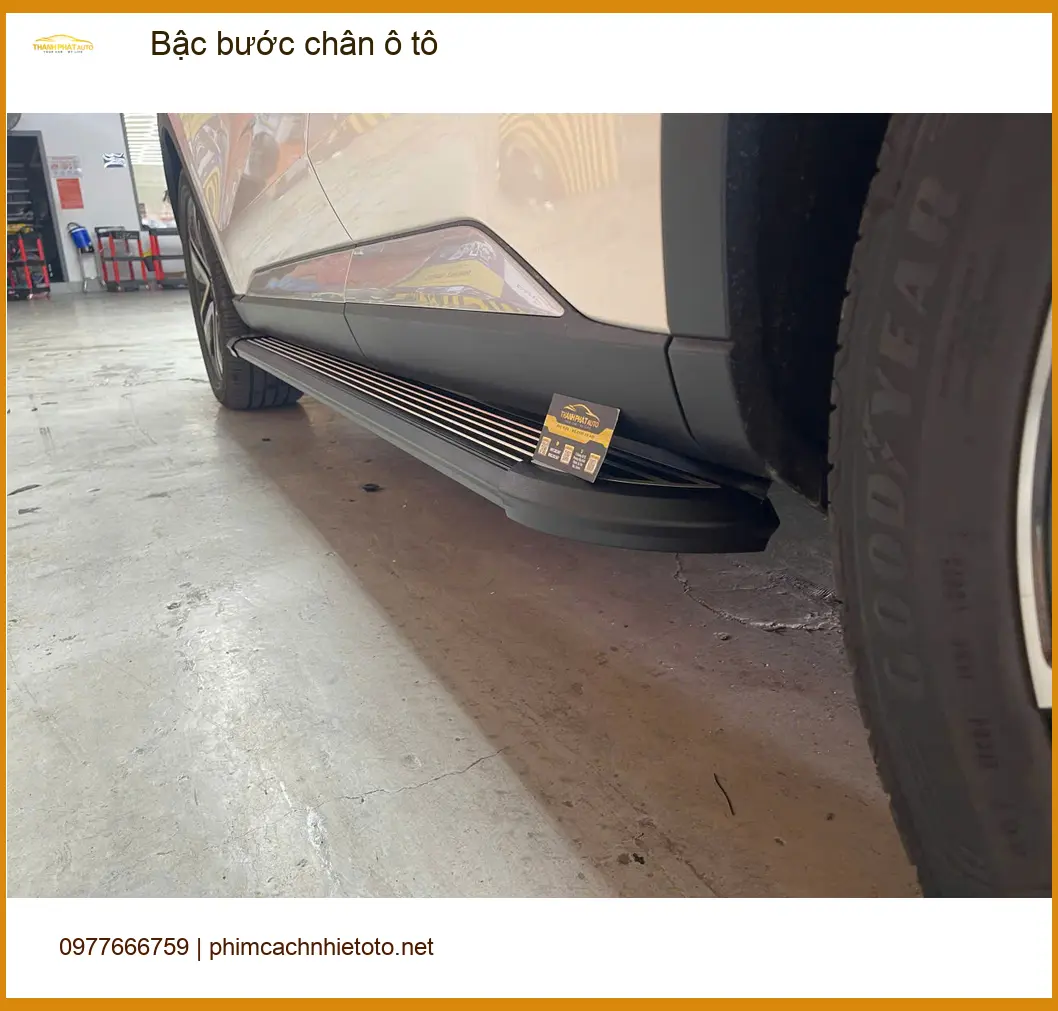 Chú Quang lắp bậc bước chân ô tô Honda CRV tại Quận 7 tiện lợi ảnh thực tế 4