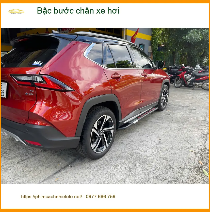 Anh Minh lắp bậc bước chân xe hơi Hyundai Accent tại Quận 5 để lên xuống xe dễ dàng hơn ảnh thực tế 3