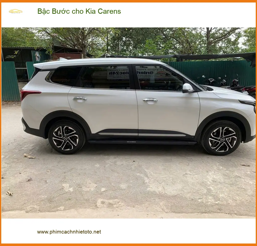 Anh Tín lắp Bậc Bước cho Kia Carens ở Quận 3 giúp xe thêm chắc chắn ảnh thực tế 3