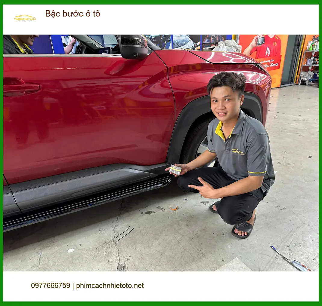 Cô Tuyết gắn bậc bước ô tô cho Hyundai Santa Fe tại Hóc Môn để mẹ già dễ lên xuống ảnh thực tế 2