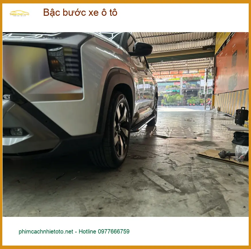 Cô Huệ lắp bậc bước xe ô tô cho Kia Carnival tại Nhà Bè để tiện lợi ảnh thực tế 3