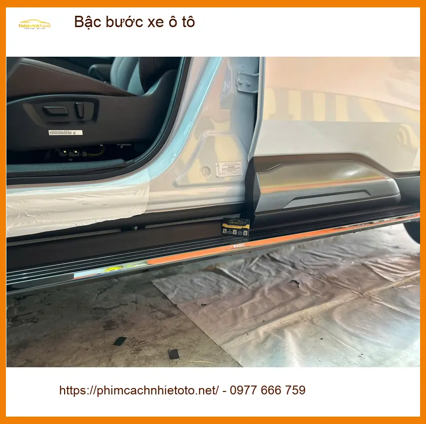 Anh Quang lắp bậc bước xe ô tô Hyundai Santa Fe tại Quận Tân Phú ảnh thực tế 2