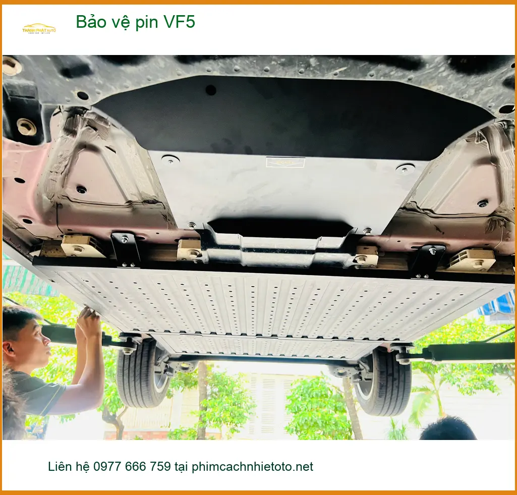 Anh Hoàng lắp bảo vệ pin VinFast VF5 tại Quận 12 để tối ưu tuổi thọ pin ảnh thực tế 2