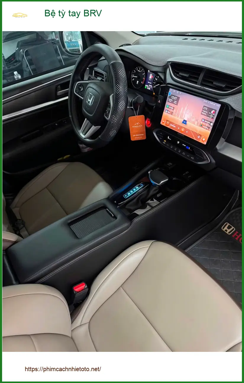 Anh Tấn lắp bệ tỳ tay Honda BRV tại Quận Tân Bình để hành trình dài không còn mệt mỏi ảnh thực tế 4