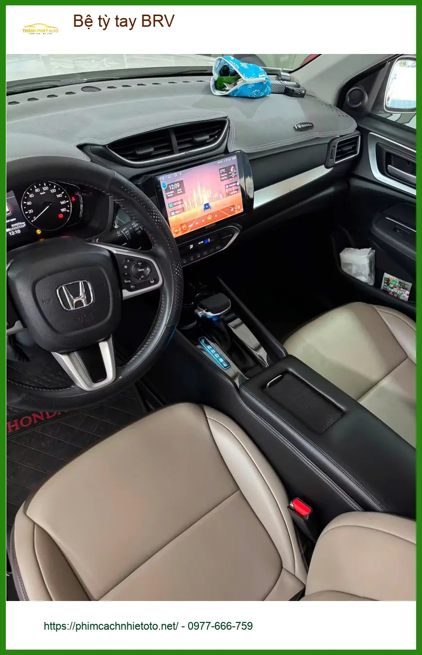 Anh Dũng lắp Bệ tỳ tay BRV cho Honda BRV tại Phú Nhuận, lái xe êm ái hơn