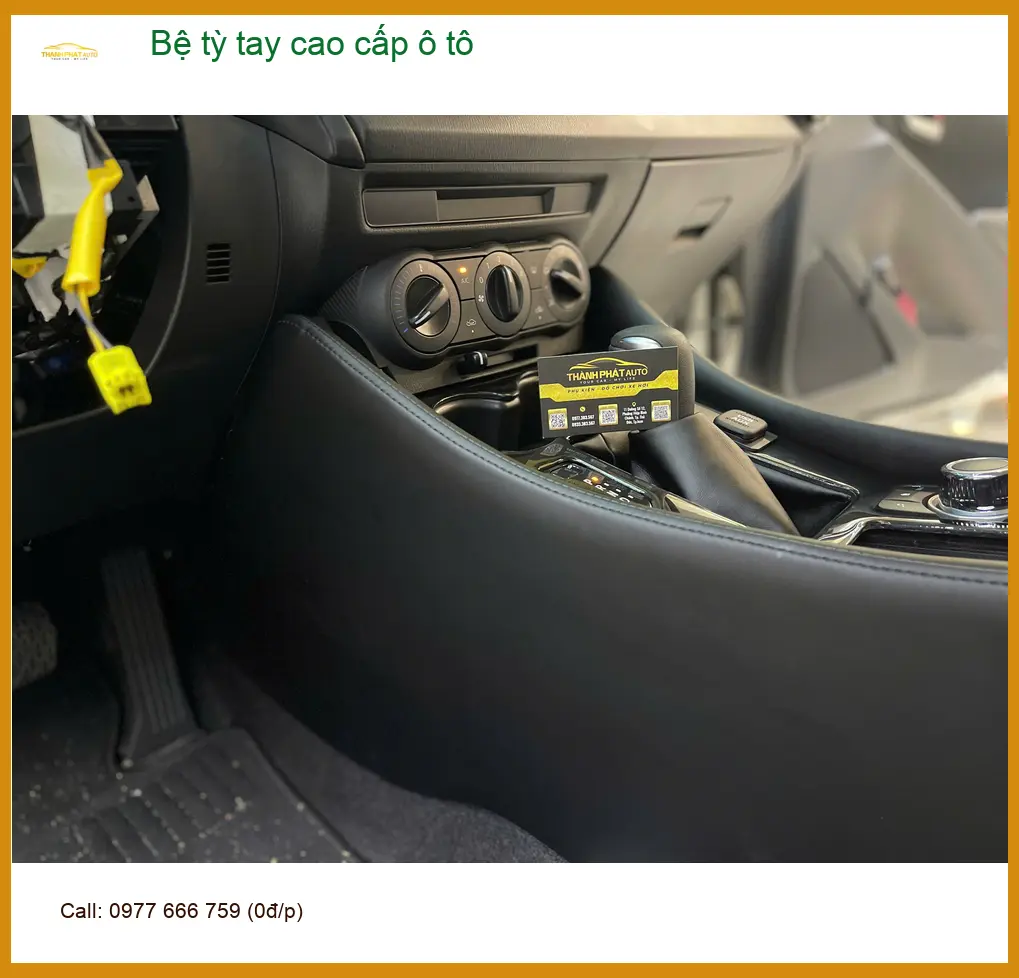 Chú Hùng lắp bệ tỳ tay cao cấp ô tô cho Honda CRV tại Quận 6 để lái xe thoải mái hơn