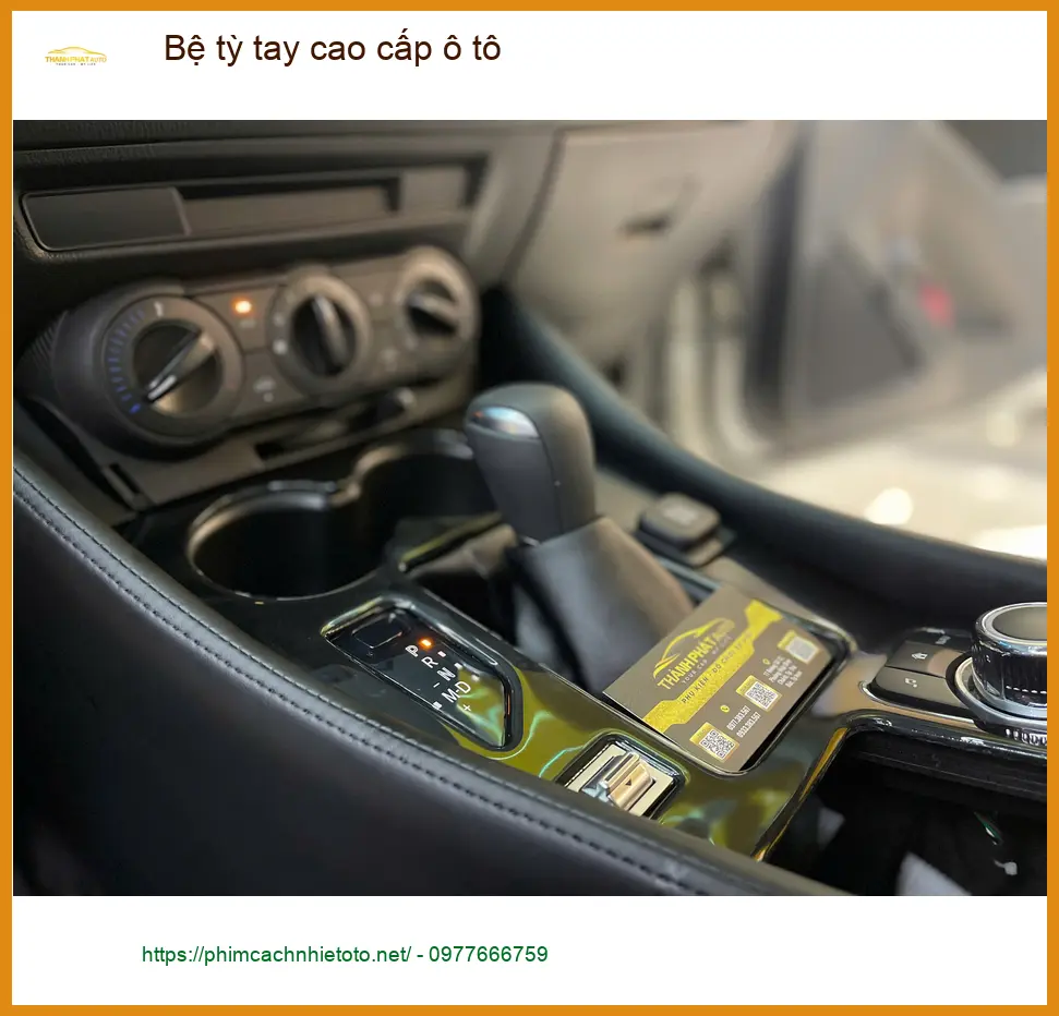 Chú Hùng lắp bệ tỳ tay cao cấp ô tô cho Honda CRV tại Quận 6 để lái xe thoải mái hơn ảnh thực tế 5