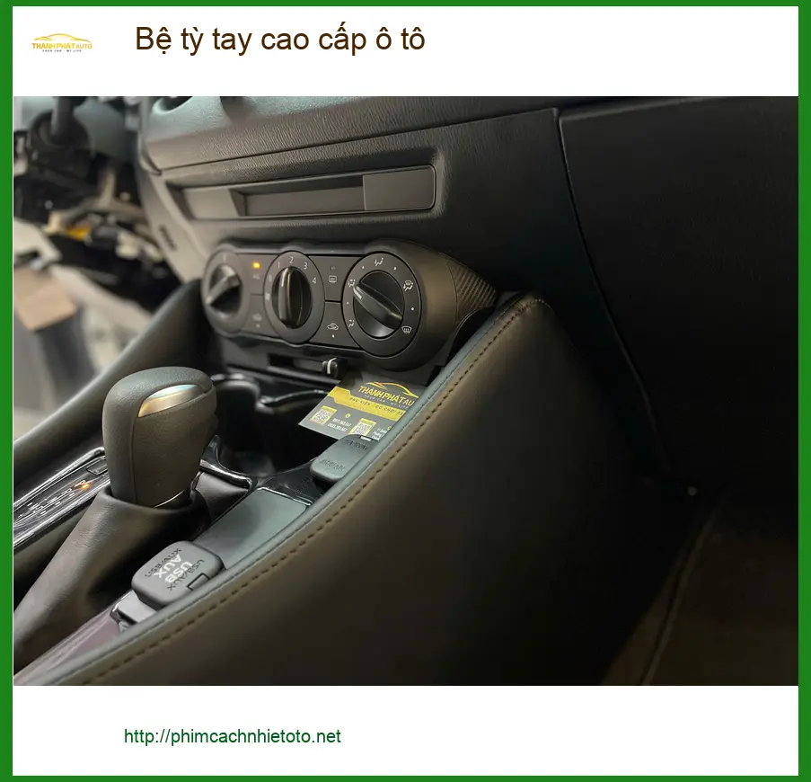 Chú Nam lắp bệ tỳ tay cao cấp ô tô cho xe Kia Carnival tại Quận 9 ảnh thực tế 2