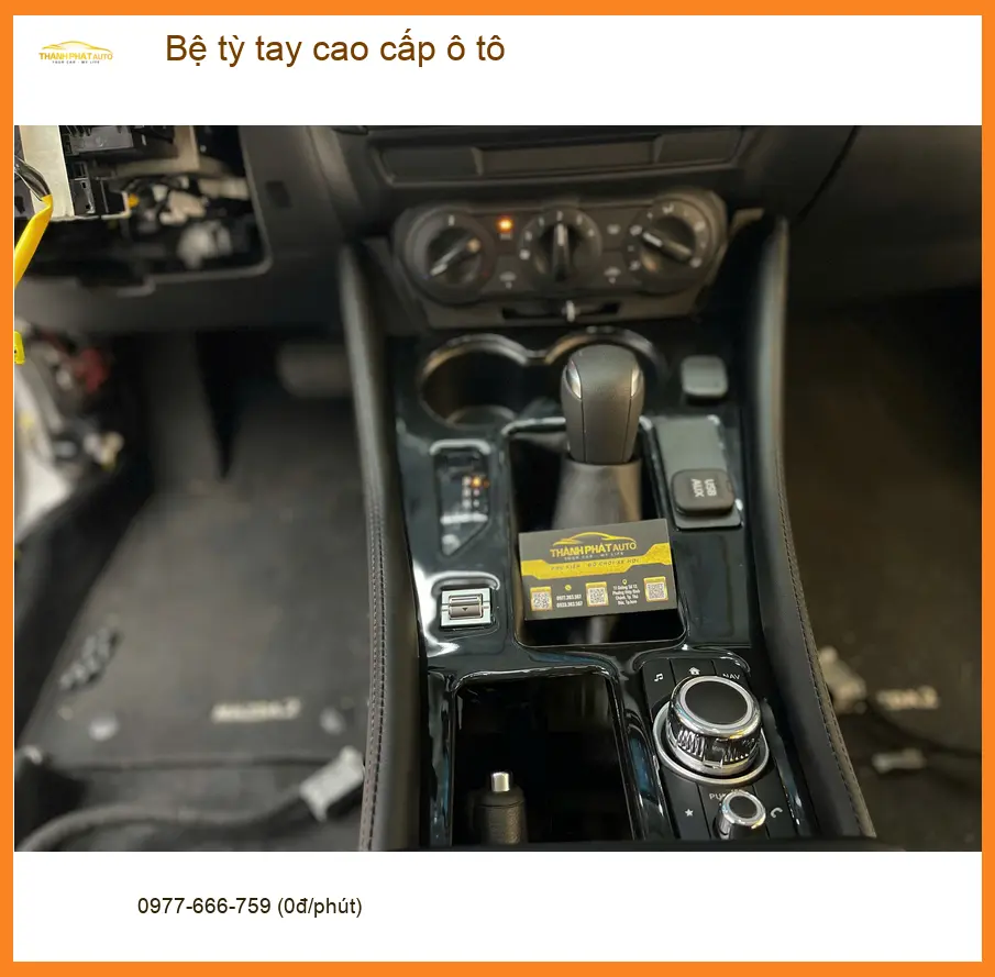 Chú Nam lắp bệ tỳ tay cao cấp ô tô cho xe Kia Carnival tại Quận 9 ảnh thực tế 5