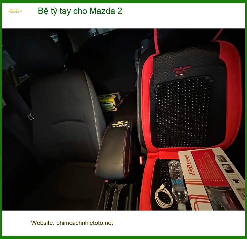 Anh Khải lắp bệ tỳ tay cho Mazda 2 tại Quận Thủ Đức để lái xe thoải mái hơn
