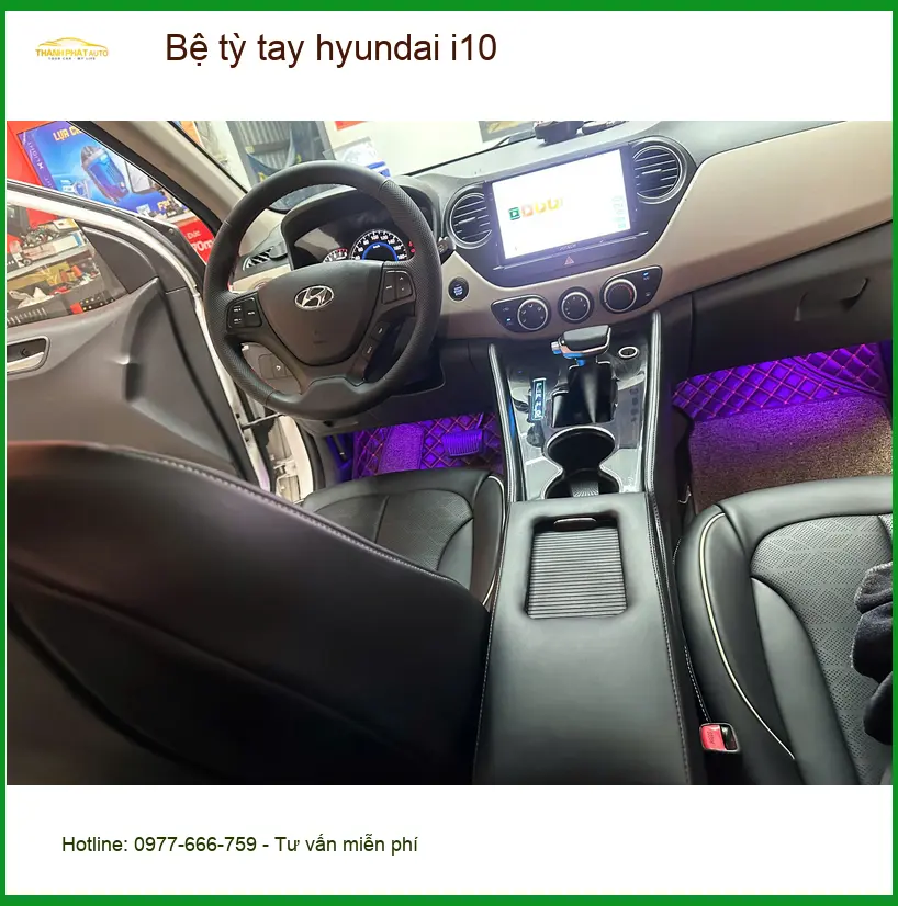 Chị Thảo lắp bệ tỳ tay Hyundai i10 tại Quận 3 để thoải mái hơn khi kẹt xe
