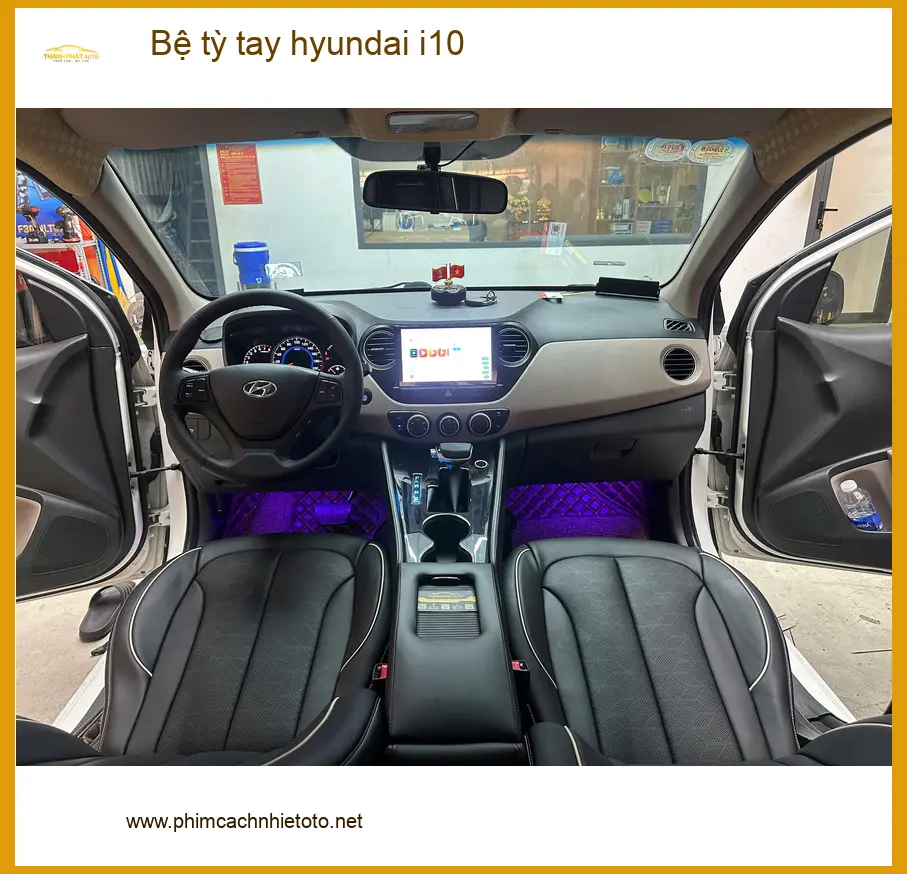 Chị Minh Thư lắp bệ tỳ tay Hyundai i10 tại Quận 9 giúp hành trình dài bớt mỏi ảnh thực tế 4