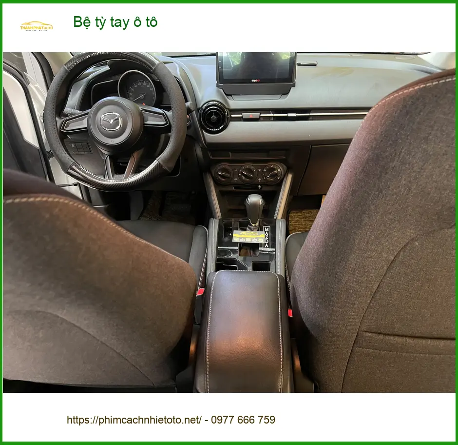 Anh Minh lắp bệ tỳ tay ô tô Hyundai Accent tại Quận Bình Thạnh để lái xe thoải mái hơn ảnh thực tế 4