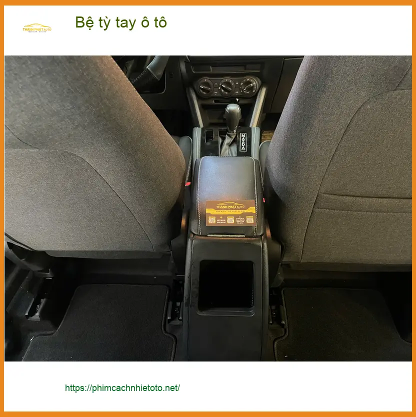 Anh Quốc Huy lắp bệ tỳ tay ô tô cho Hyundai Accent tại Quận 9