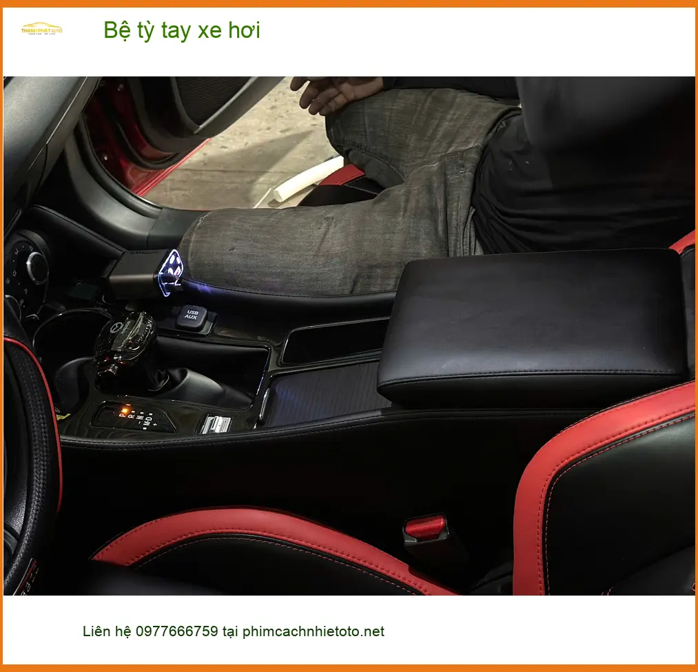 Anh Quang lắp bệ tỳ tay xe hơi cho Honda CR-V tại Quận 12 để đỡ mỏi khi lái ảnh thực tế 2