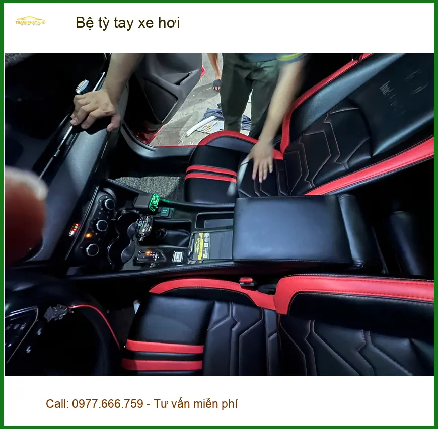 Anh Quang lắp bệ tỳ tay xe hơi cho Honda CR-V tại Quận 12 để đỡ mỏi khi lái ảnh thực tế 4