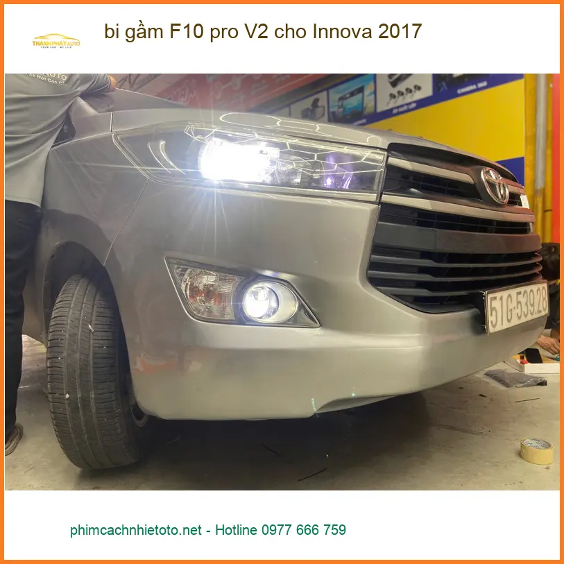 Chú Quang độ bi gầm F10 pro V2 cho Innova 2017 ở Tân Phú vì đèn zin yếu