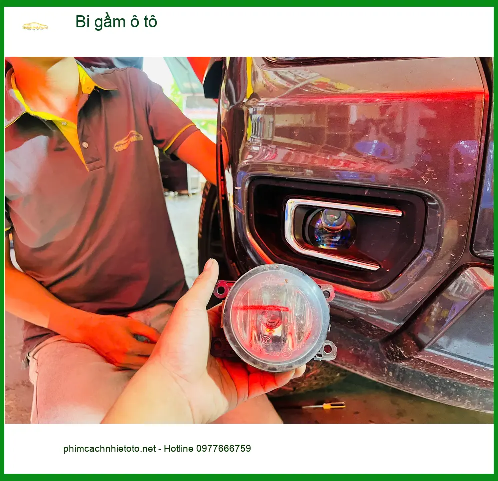 Anh Dũng lắp bi gầm ô tô Ford Everest tại Bình Chánh do đèn yếu ảnh thực tế 4