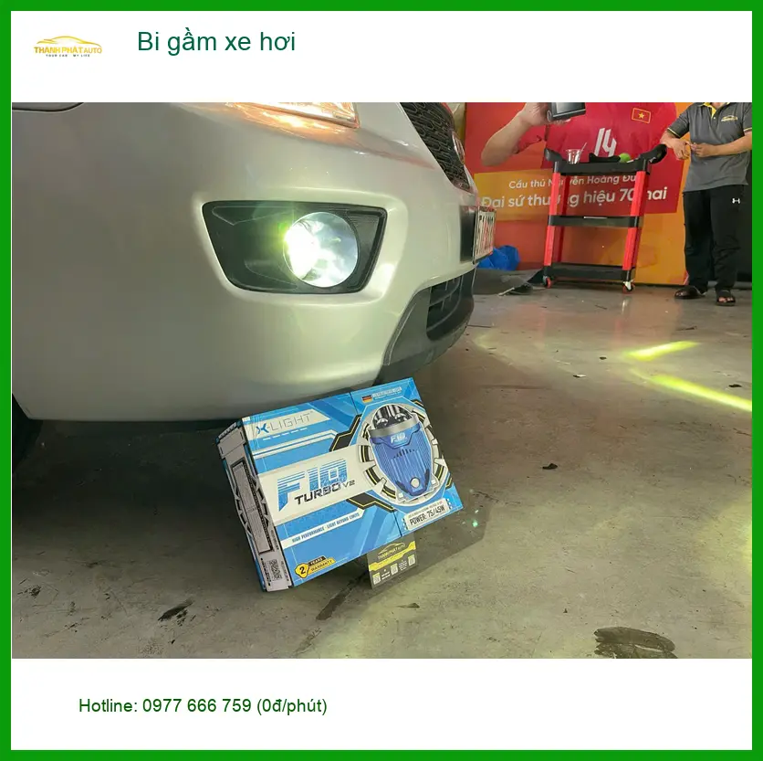 Anh Khải lắp bi gầm xe hơi Honda CR-V tại Hóc Môn để đi đêm an toàn