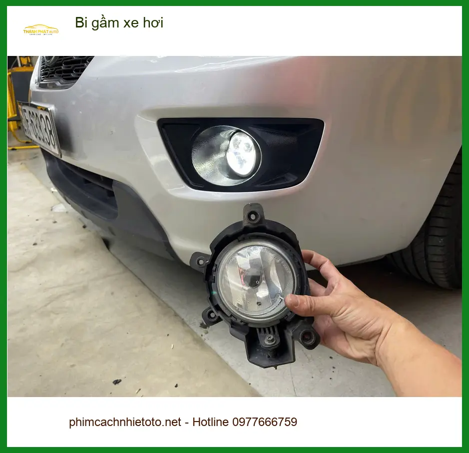 Anh Phước lắp bi gầm xe hơi Mitsubishi Xpander tại Quận 12 do đèn zin yếu ảnh thực tế 2