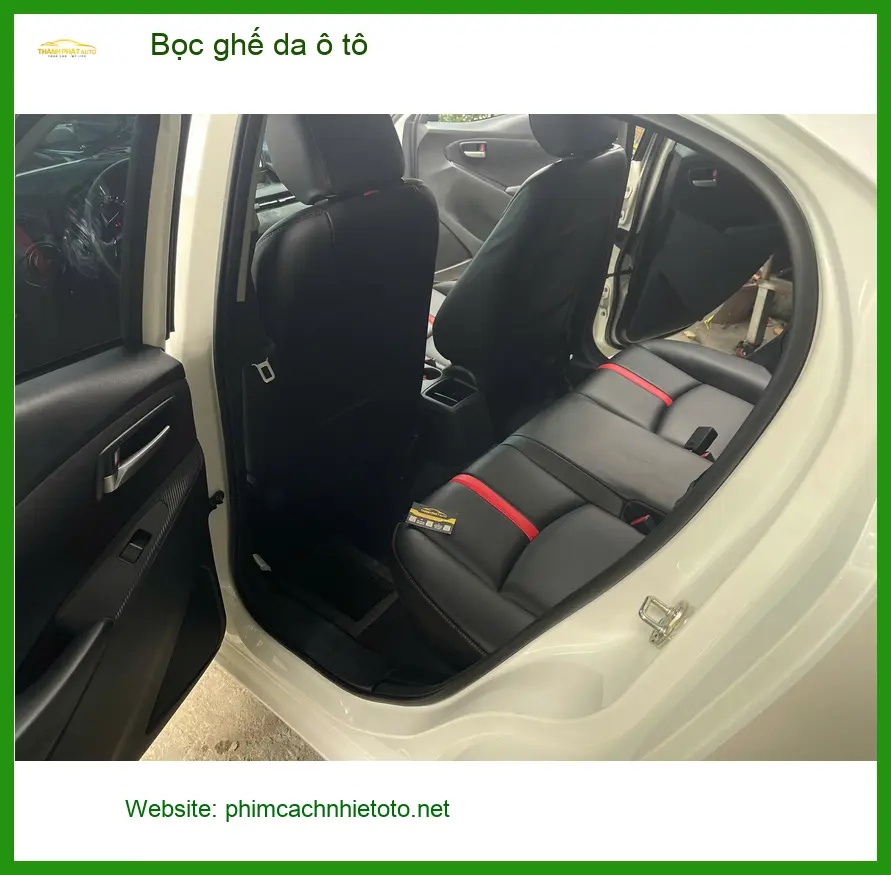 Chị Thảo Nguyên bọc ghế da ô tô VinFast Lux A2.0 tại Quận 7